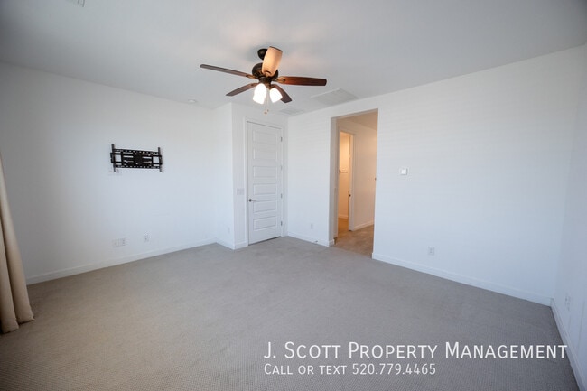 Building Photo - 6910 S 12th Pl