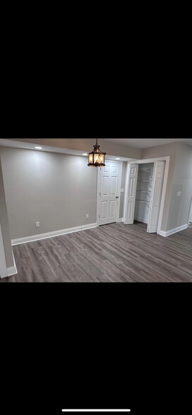 Dining area - 713 E Powell Ave