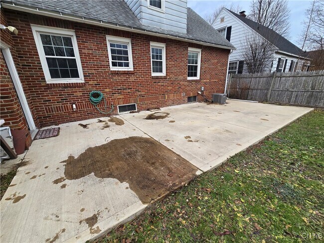 Building Photo - 532 Orwood Pl