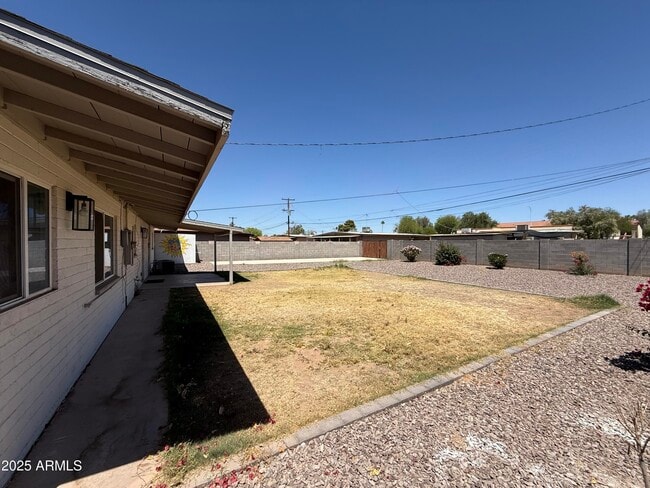 Building Photo - 301 N Apache Dr