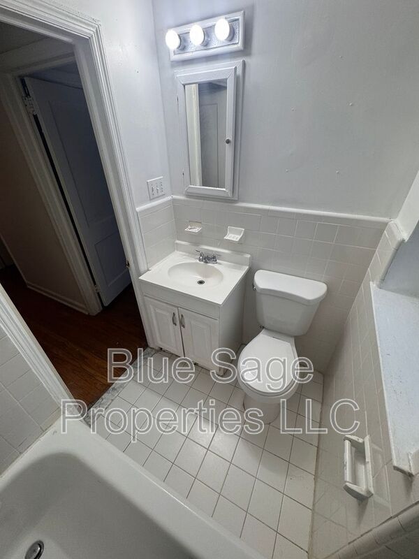 Building Photo - 575 S 4th St