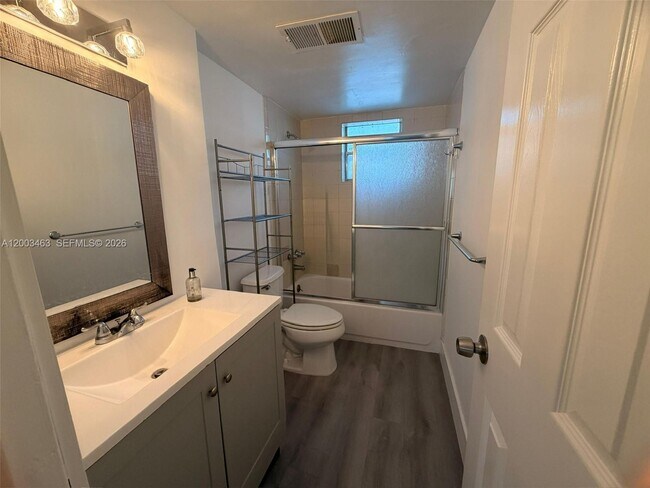 Building Photo - 20111 NE 27th Ct