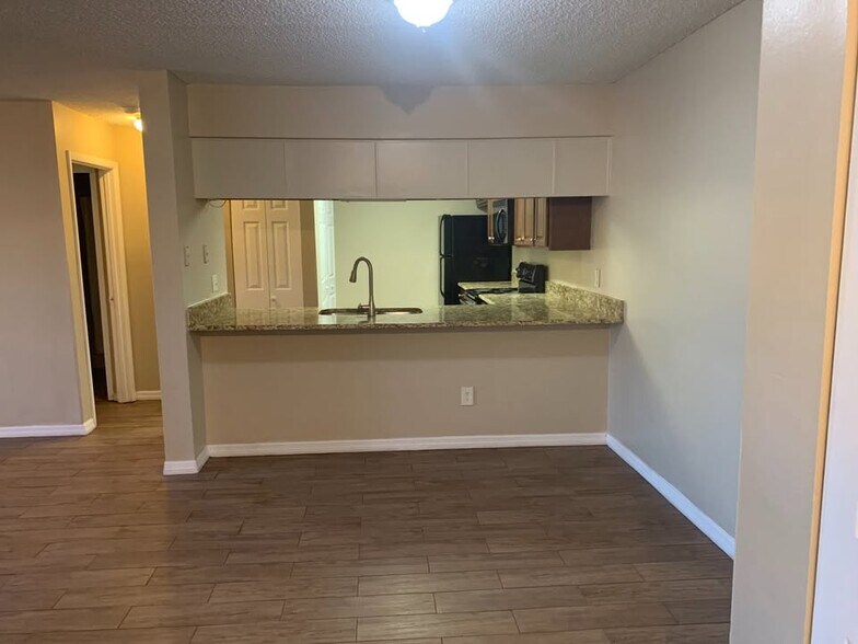 Building Photo - 610 Kenwick Cir