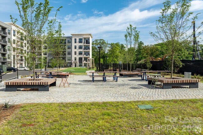 Building Photo - 536 W Tremont Ave