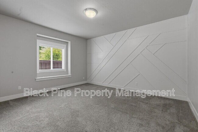Building Photo - 3761 W Renhold Dr