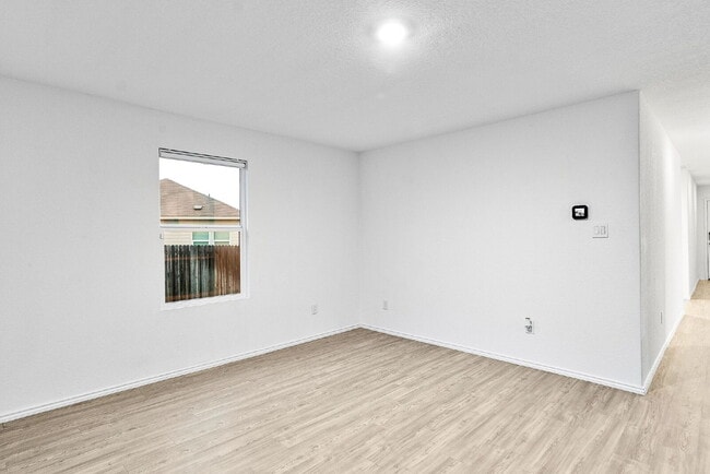 Building Photo - 2 WEEKS FREE RENT with any Lease Signed by June 2026!!!