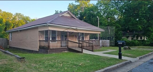 Building Photo - 564 Chesterfield Ave