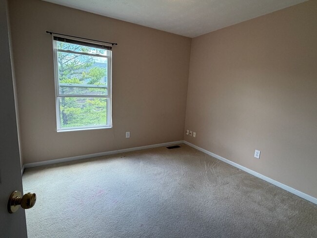 Building Photo - Beautiful, two-story, 4 bedroom home in Springboro!