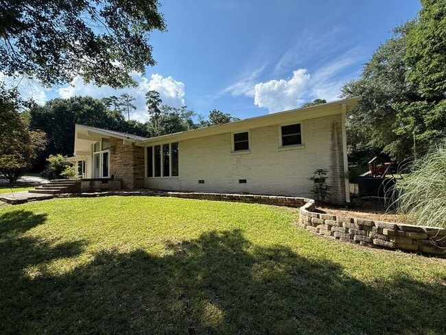Building Photo - 5305 Castlebrook Dr