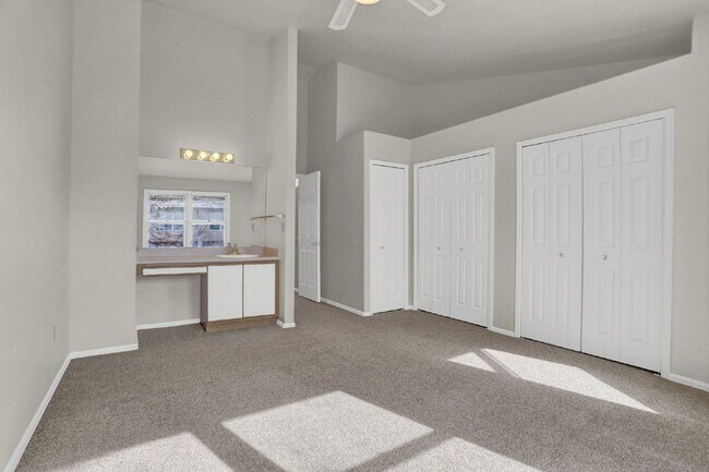 Building Photo - 6925 Yellowpine Dr