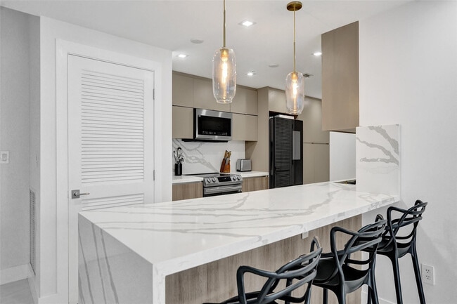 Building Photo - 3000 NE 188th St