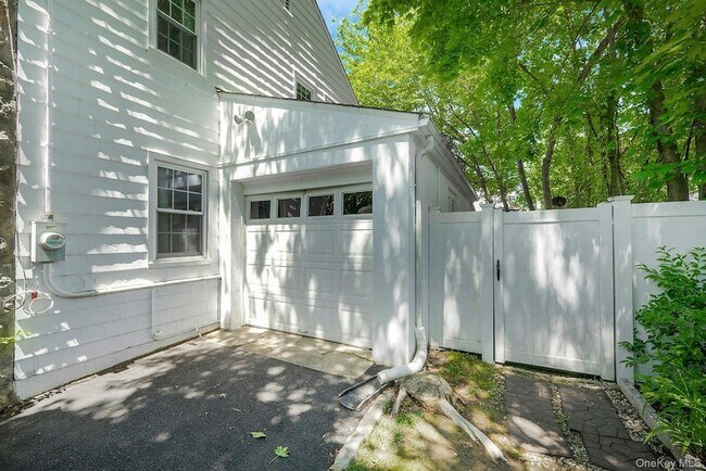 Building Photo - 29 Deerfield Ave