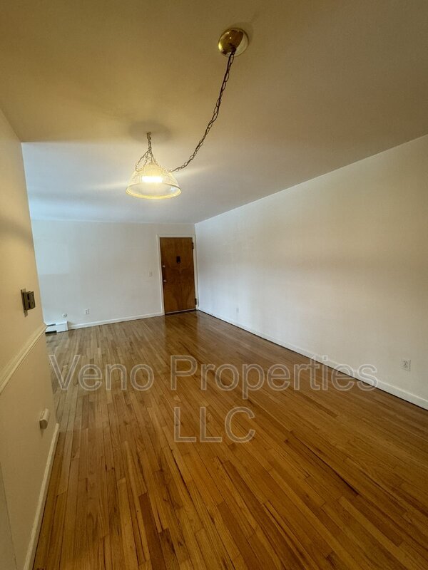 Building Photo - 9/11/13-13 Village Dr