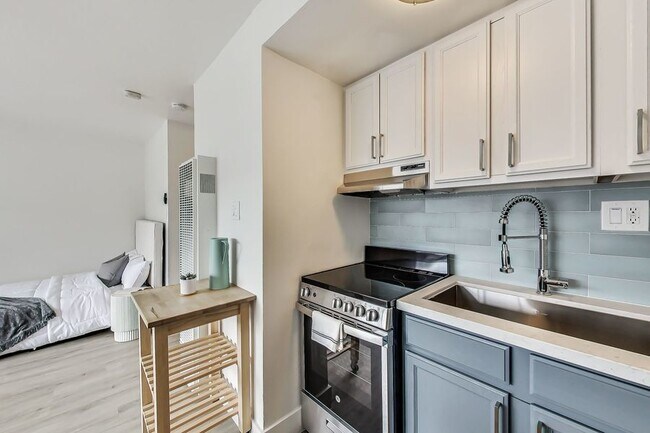 Building Photo - Newly renovated apartment at Oakbrook! Up ...