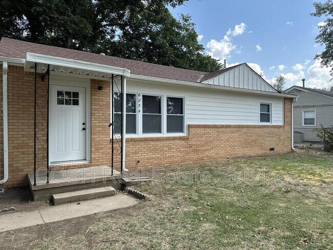 Building Photo - 6254 N Independence St