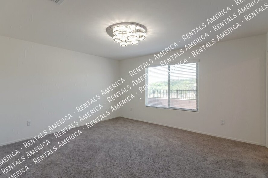 Building Photo - 9221 N Peridot Vis Ave