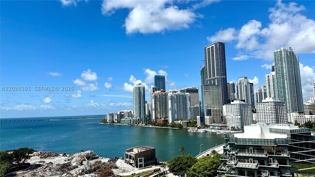 Building Photo - 520 Brickell Key Dr