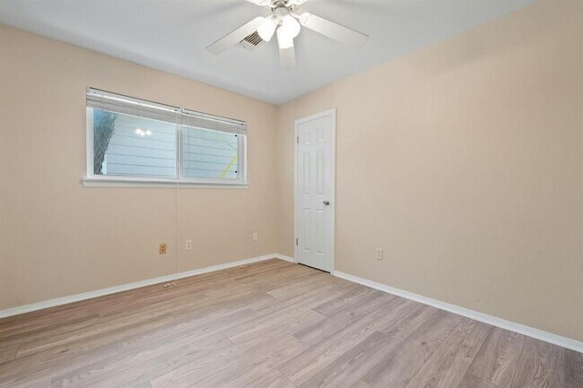 Building Photo - 2331 Carleen Rd