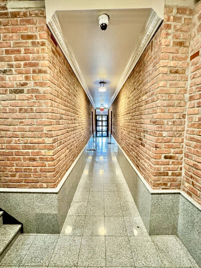 Building Photo - 4712 4th Ave