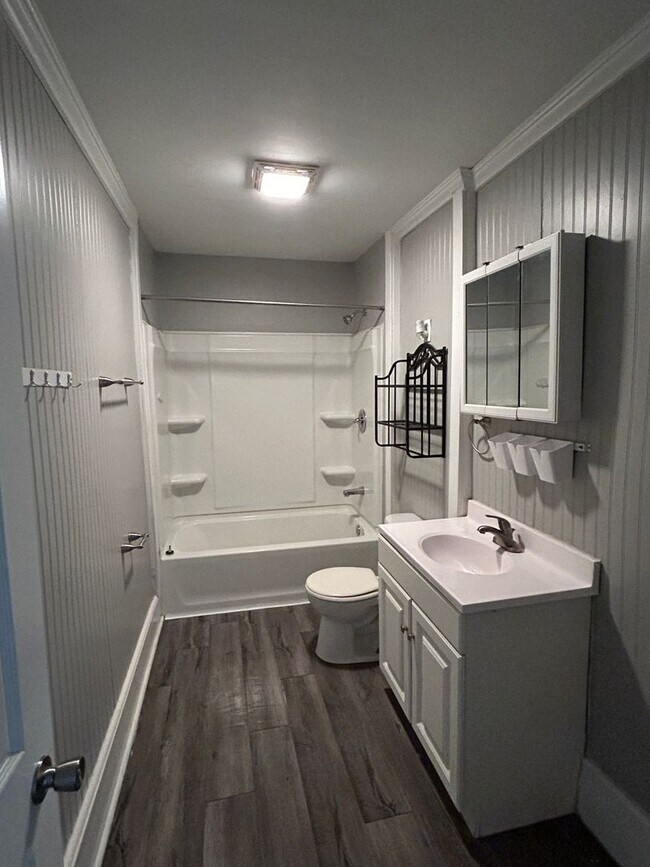 Building Photo - 3 bedroom 1 bath house in Davenport