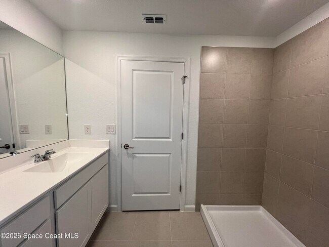 Building Photo - 1541 Newport St SE