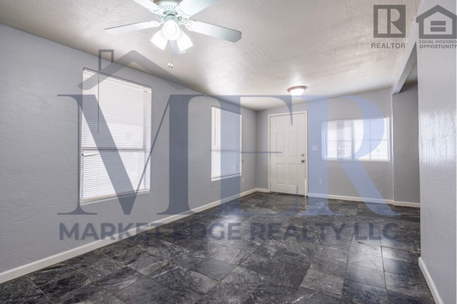 Building Photo - 3Bed/1Bath Home at Mesa/Broadway! $1499 MO...
