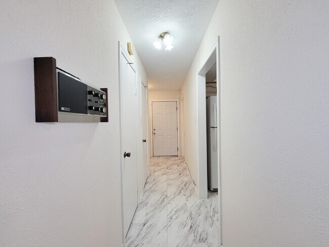 Building Photo - 1815 Country Village Blvd