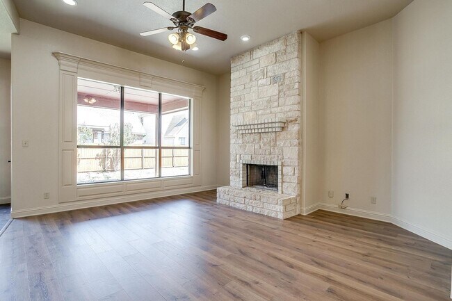 Building Photo - Beautiful 3 Bed, 2.5 Bath Located in HIghly Desired Willow Park Village- Aledo ISD-  76008