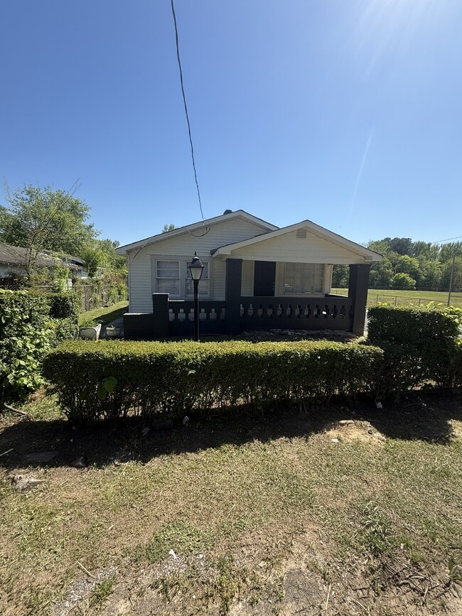 Building Photo - 537 37th Terrace W