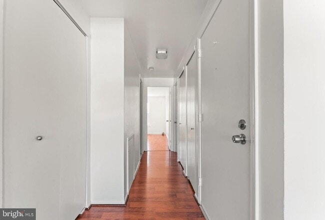 Building Photo - 13093 Blakeslee Dr