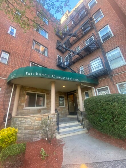 Building Photo - 210 Woodcliff Ave