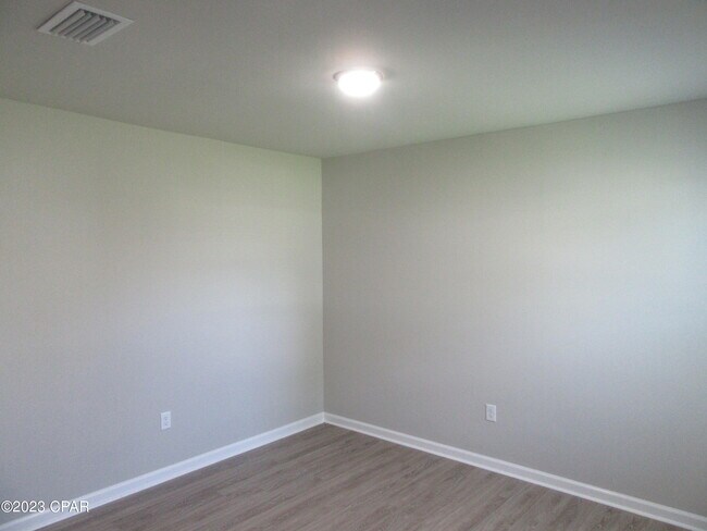 Building Photo - 1300 Grace Ave