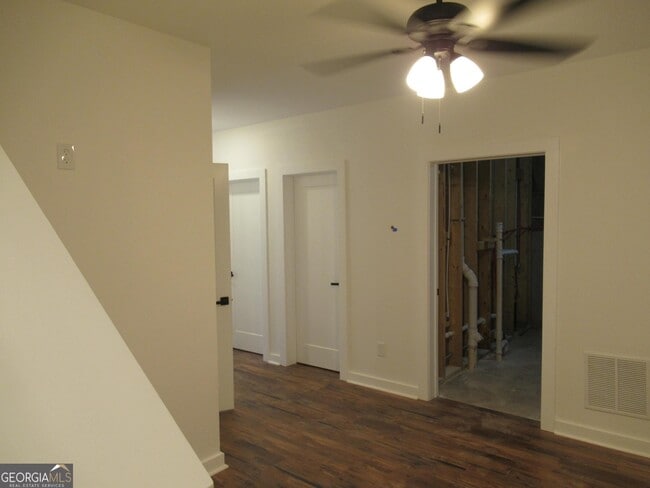 Building Photo - 765 Old Kerns Rd