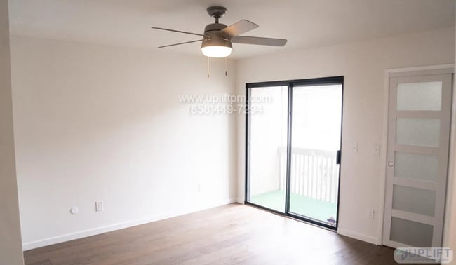 Building Photo - Spacious Townhome Just Minutes from the Be...