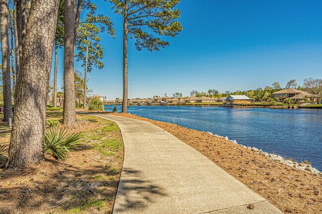 Building Photo - 686 Riverwalk Dr