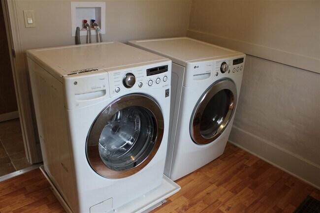 Building Photo - 1512 Sayre St