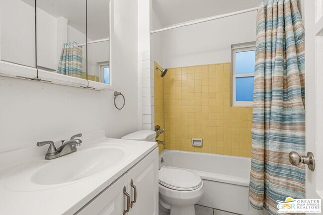 Building Photo - 1674 Vía Salida