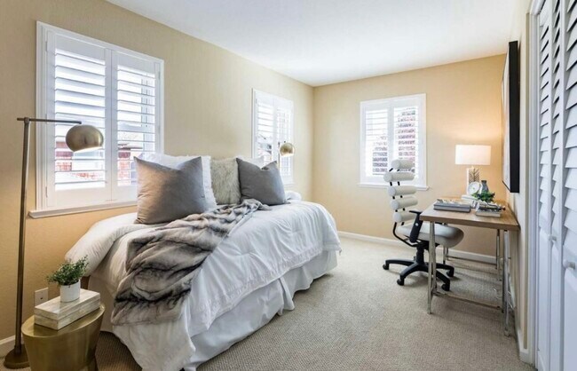 Building Photo - 580 Vista Ave