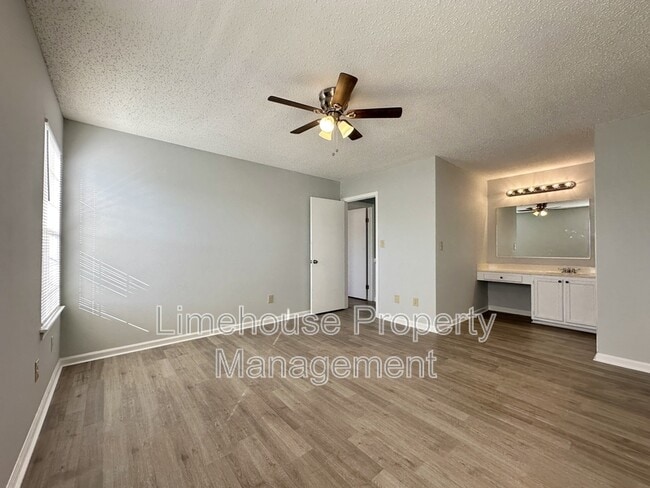 Building Photo - 4567 Genoa Cir