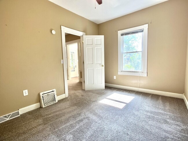 Building Photo - 806 John Farry Pl