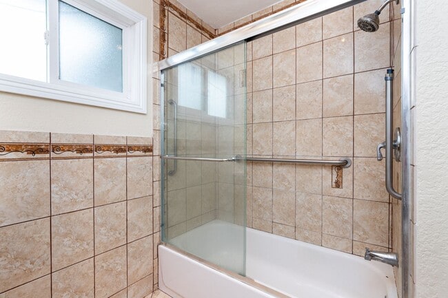 Building Photo - Charming Single-Story 3-Bed Home with Pool in Camarillo