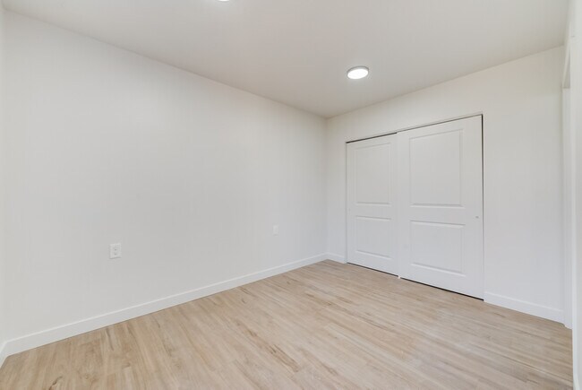 Building Photo - 404 E 5600 S