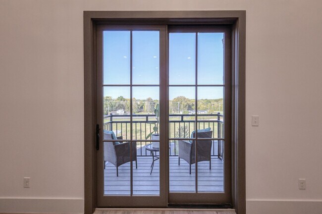 Building Photo - 1025 Southwalk Dr