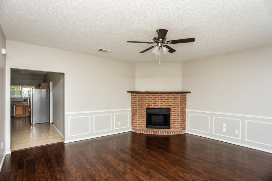 Building Photo - 948 Fenway Ln