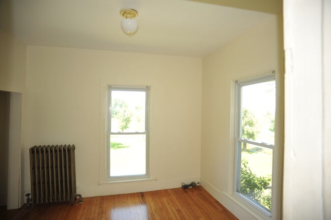 Building Photo - 8071 River Rd