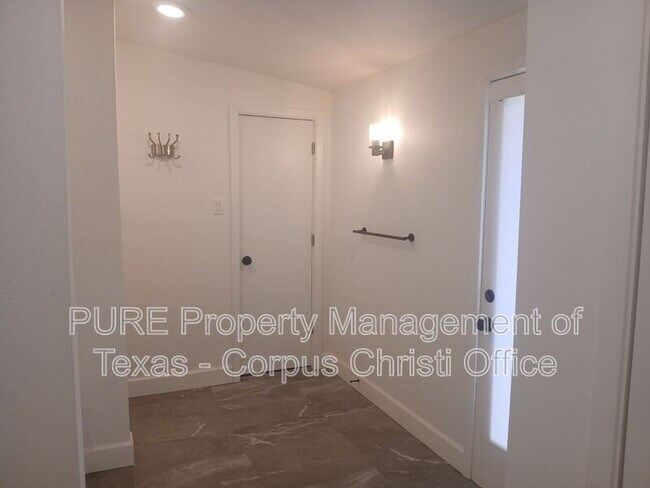 Building Photo - 730 Bradshaw Dr