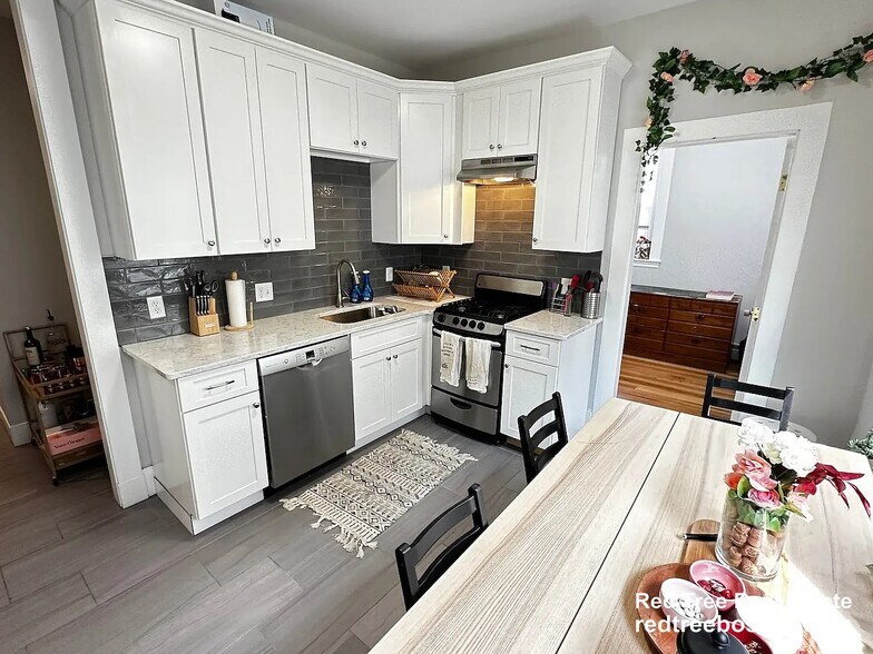 Building Photo - 1284 Commonwealth Ave