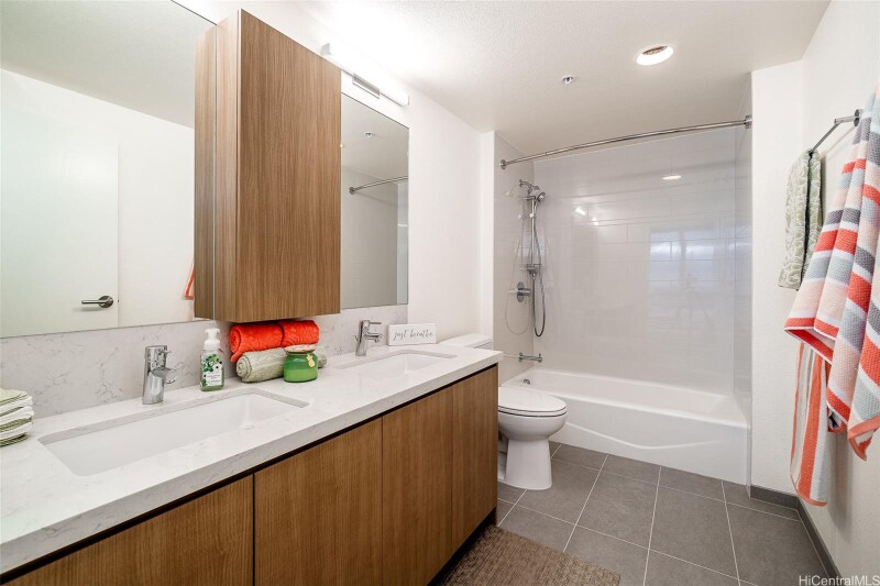 Building Photo - 1391 Kapiolani Blvd