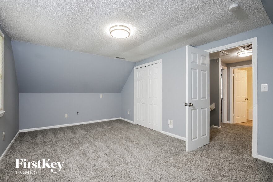 Building Photo - 3808 Spring Branch Dr