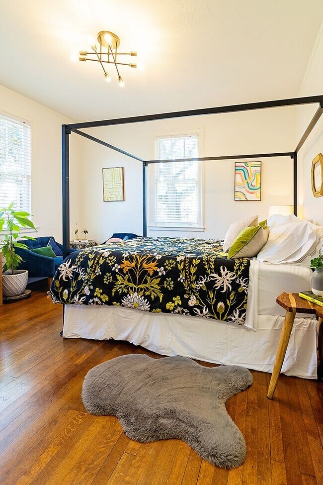 Building Photo - Bull St Bungalow